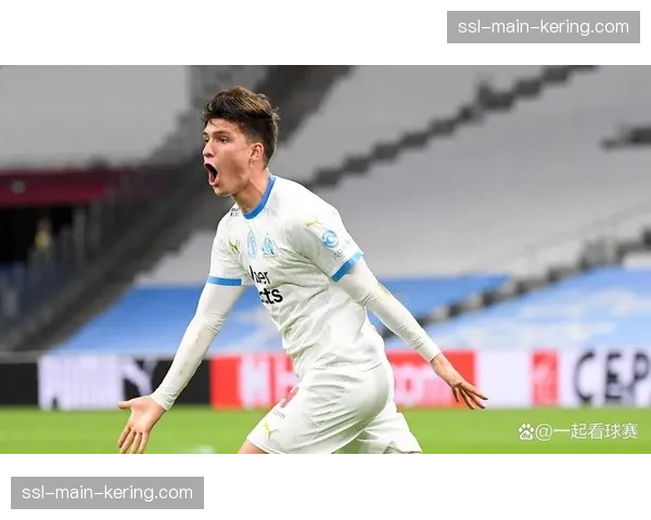 欧塞尔公布对阵巴黎大名单，两名主力边翼卫回归丰富战术选择